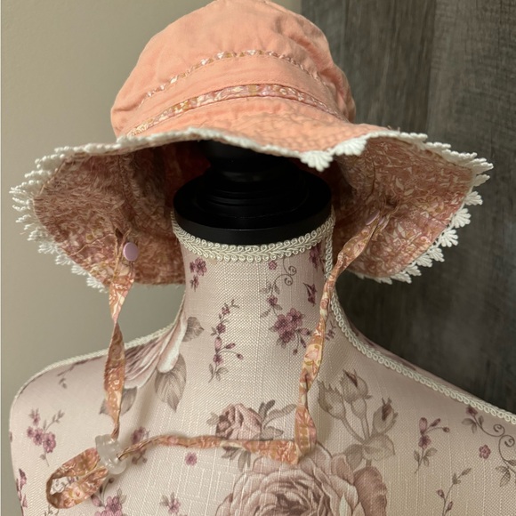 Millymook Reversible 18months Bucket Hat - Picture 1 of 5